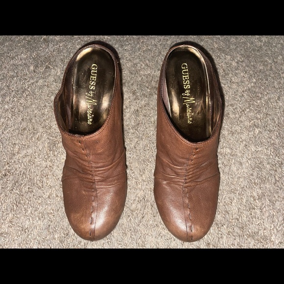 Guess distressed leather wooden clog heels - Picture 9 of 11